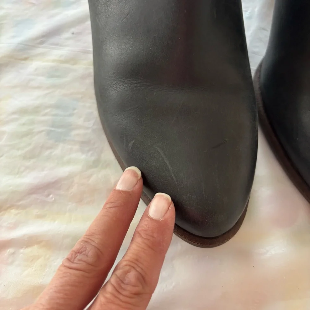 UGG Australia Poppy Black Leather Chunky Heel Ankle Boots SZ 8.5 Worn 1X Indoors